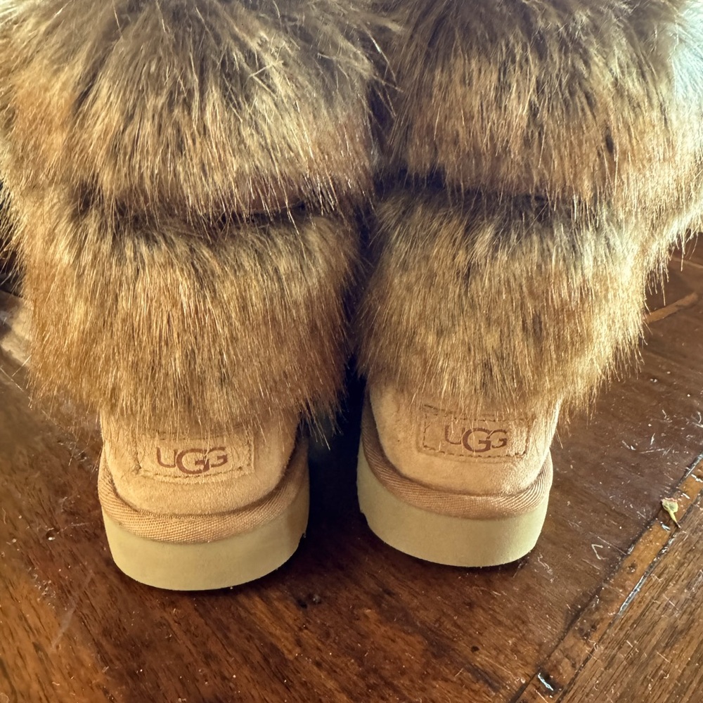 Ugg Chestnut Classic Buckle Mini Womens Boots Size 9 like new never worn no box